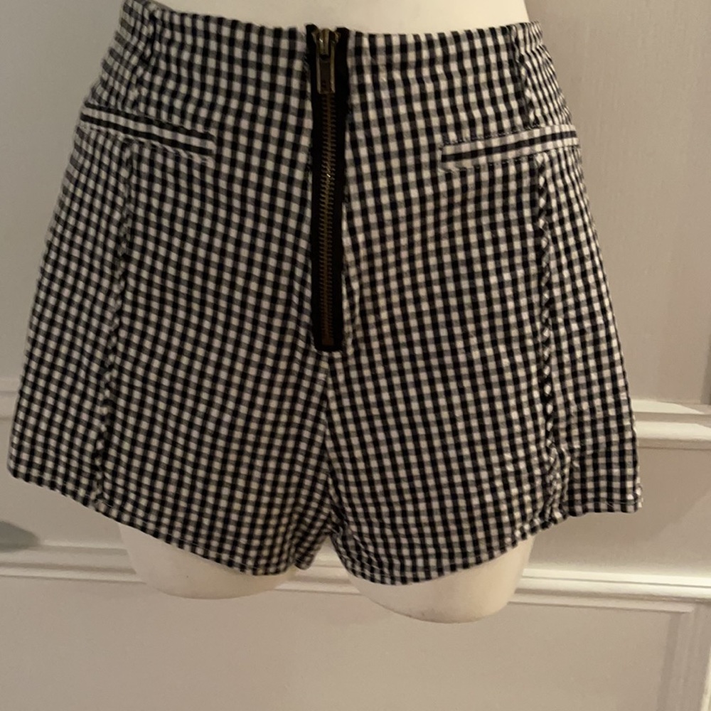 Shorts - Picture 2 of 5